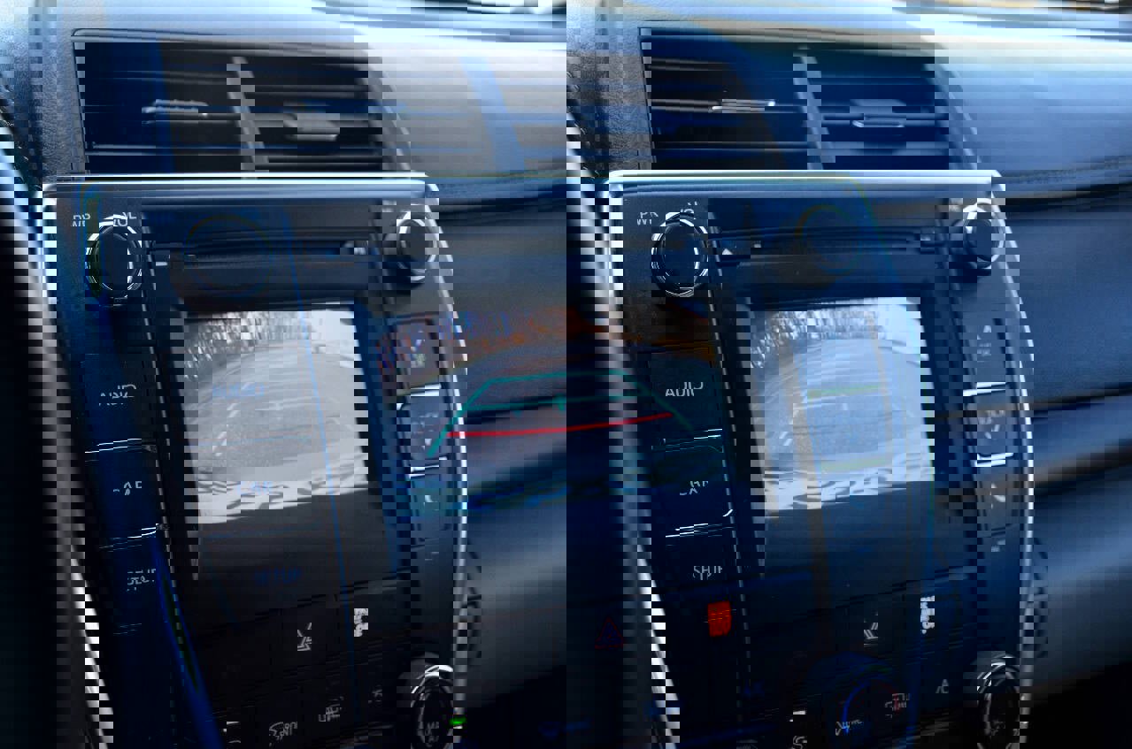 Used 2015 Toyota Camry LE image 17