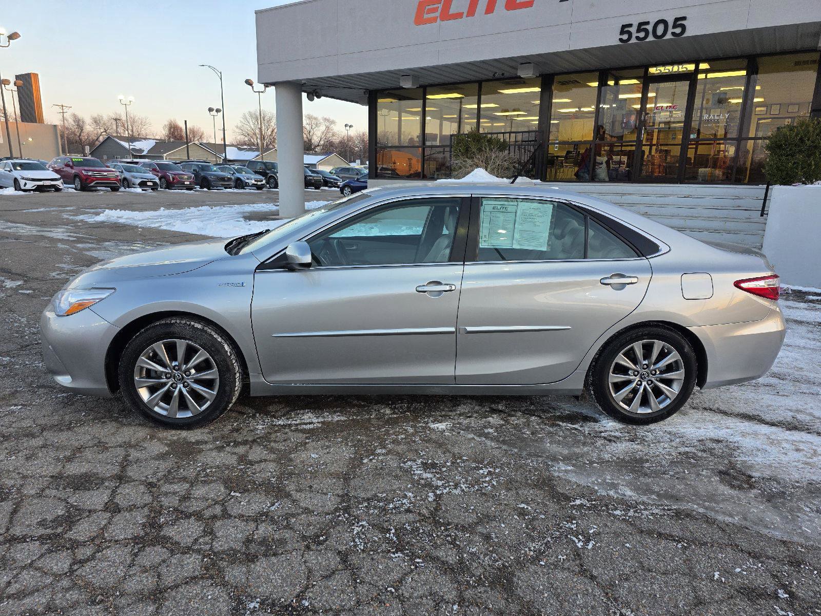 Used 2017 Toyota Camry XLE image 8