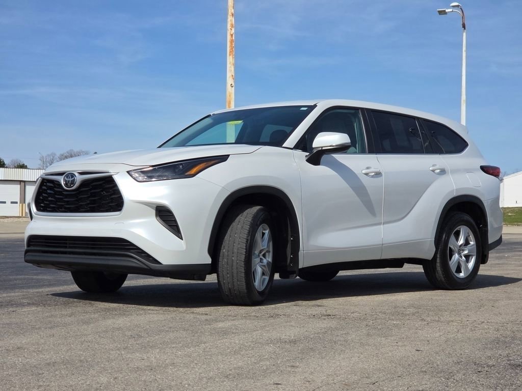 Used 2023 Toyota Highlander L image 19