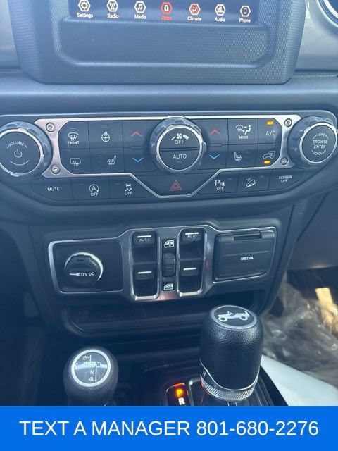 Used 2018 Jeep Wrangler Unlimited Sahara w/ Cold Weather Group AWD/4WD image 15