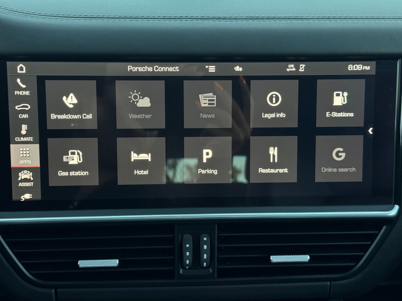 Used 2021 Porsche Cayenne Turbo S image 29