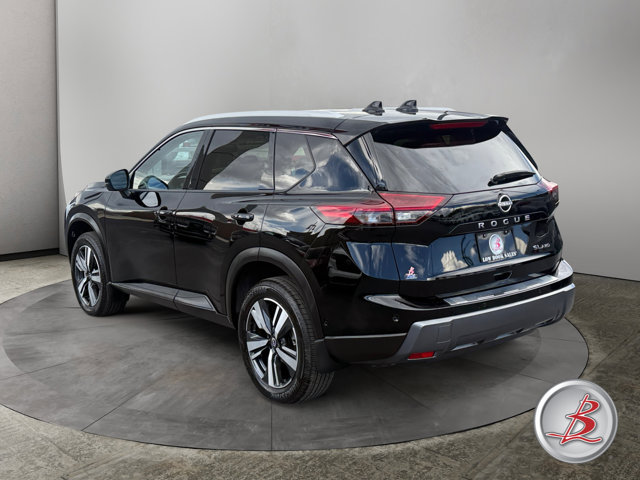 Used 2025 Nissan Rogue SL w/ Tech Package AWD/4WD image 5