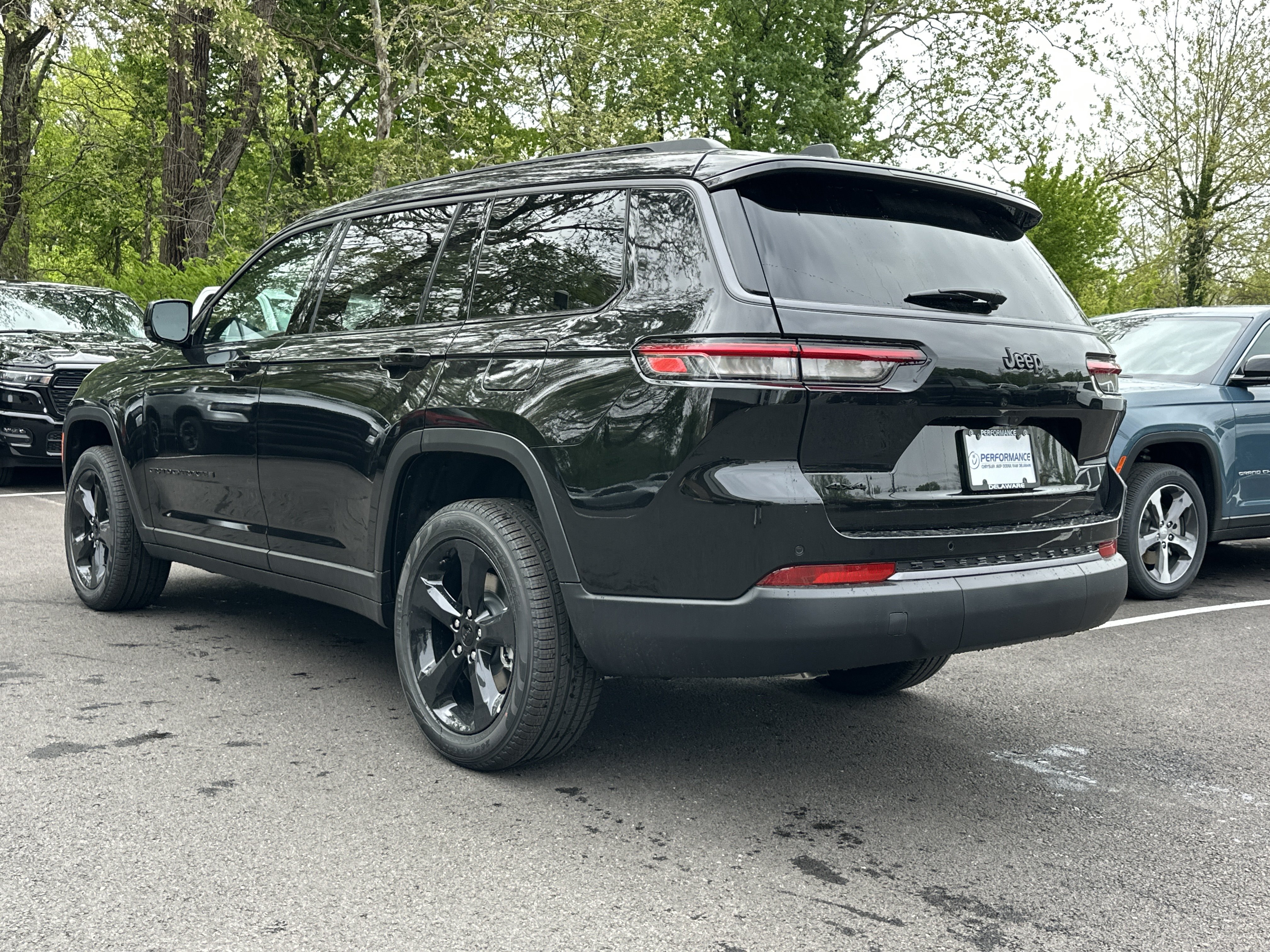 New 2026 Jeep Grand Cherokee L Limited w/ Limited Altitude Package AWD/4WD image 25