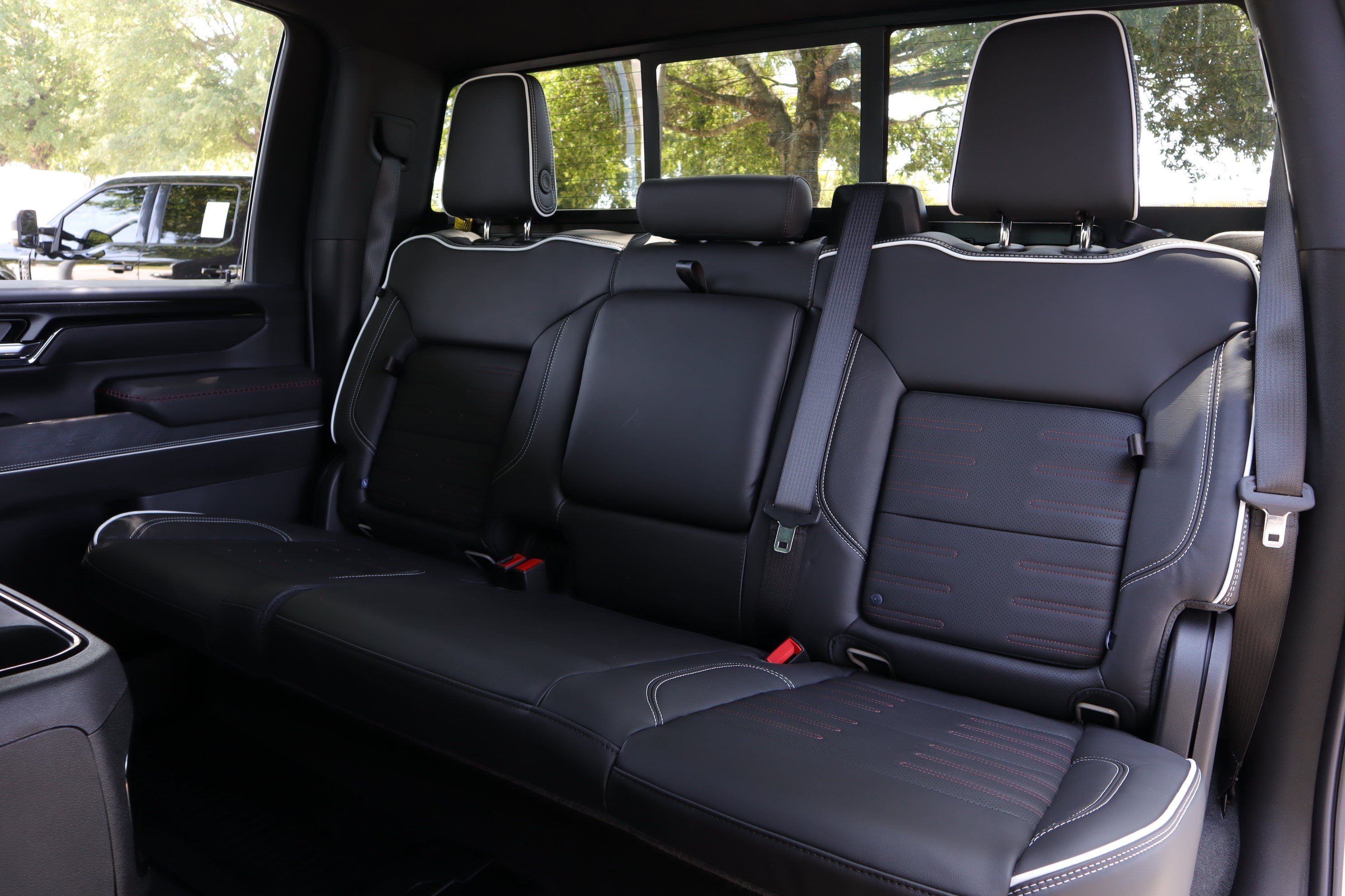 Used 2026 GMC Sierra 2500 AT4X w/ LPO, Black Badging Package AWD/4WD image 10
