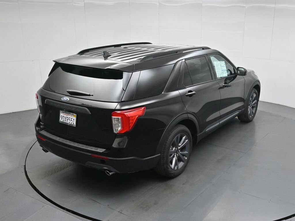 Certified 2022 Ford Explorer XLT w/ Equipment Group 202A image 38