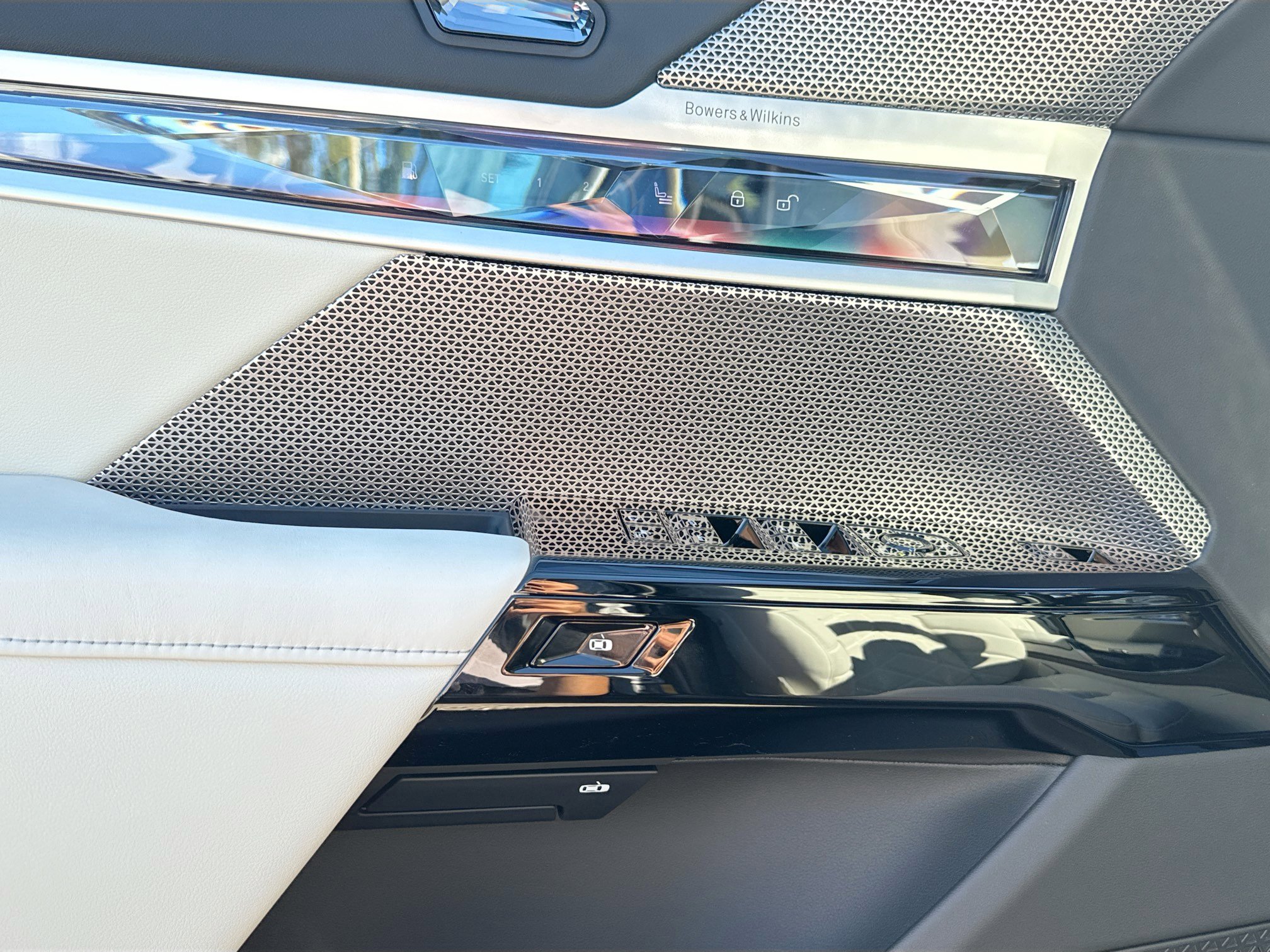 New 2026 BMW 750e xDrive image 24