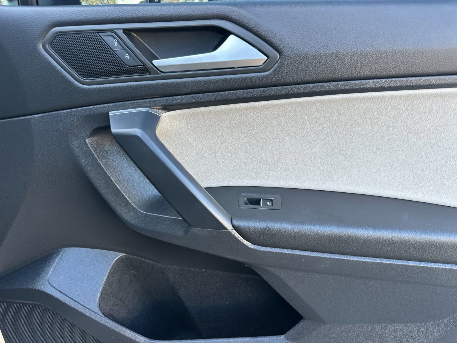 Used 2021 Volkswagen Tiguan SE R-Line image 20