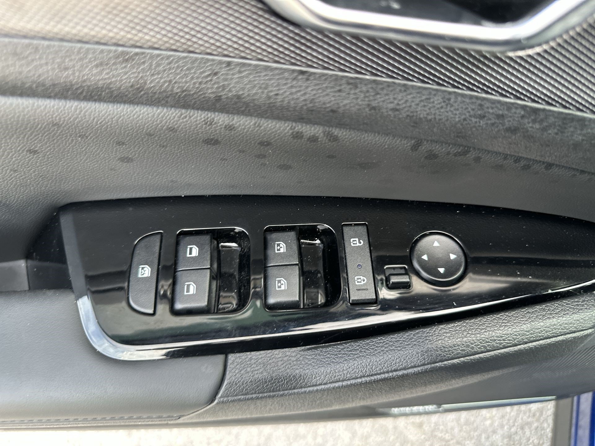 Certified 2025 Kia Sportage SX FWD image 15