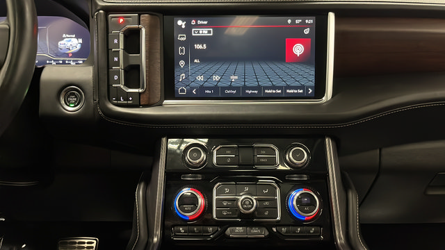 Used 2023 GMC Yukon XL Denali Ultimate AWD/4WD image 13