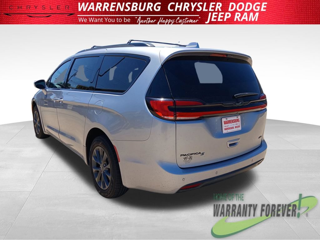 Used 2021 Chrysler Pacifica Touring-L w/ Uconnect Theater Family Group AWD/4WD image 6