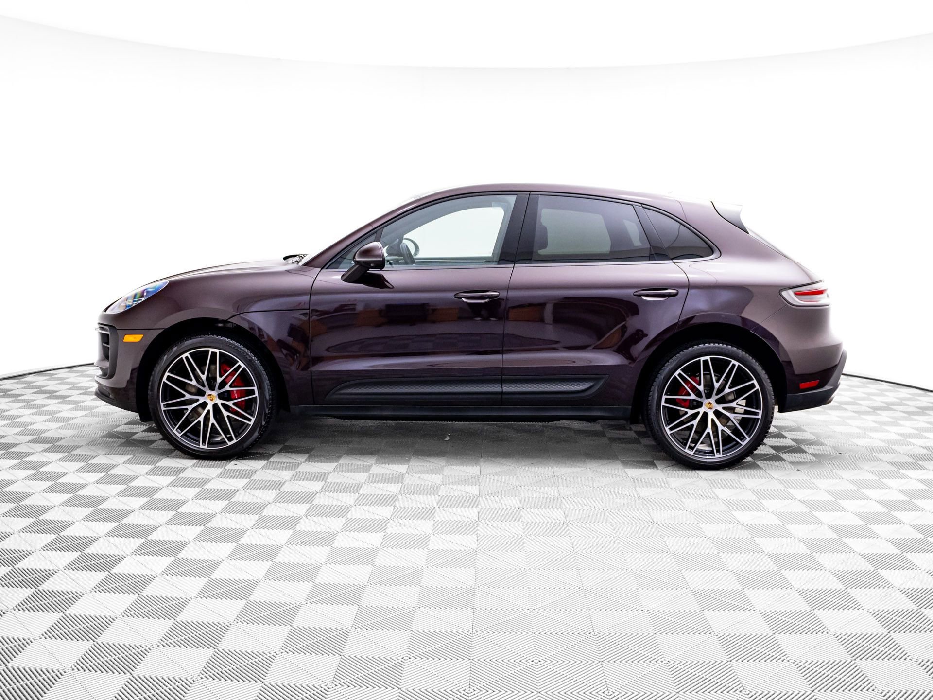 Certified 2023 Porsche Macan S AWD/4WD image 2