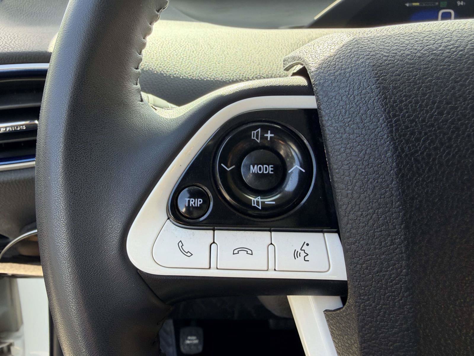 Used 2016 Toyota Prius Four Touring w/ Premium Convenience Package FWD image 9