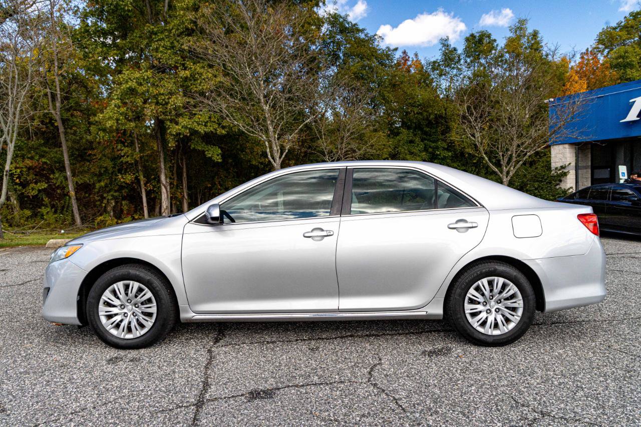 Used 2012 Toyota Camry LE FWD image 3