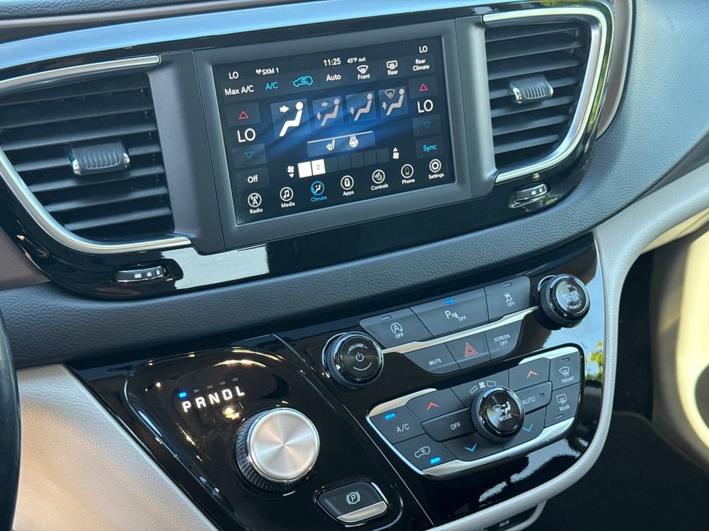 Used 2019 Chrysler Pacifica Touring-L image 26