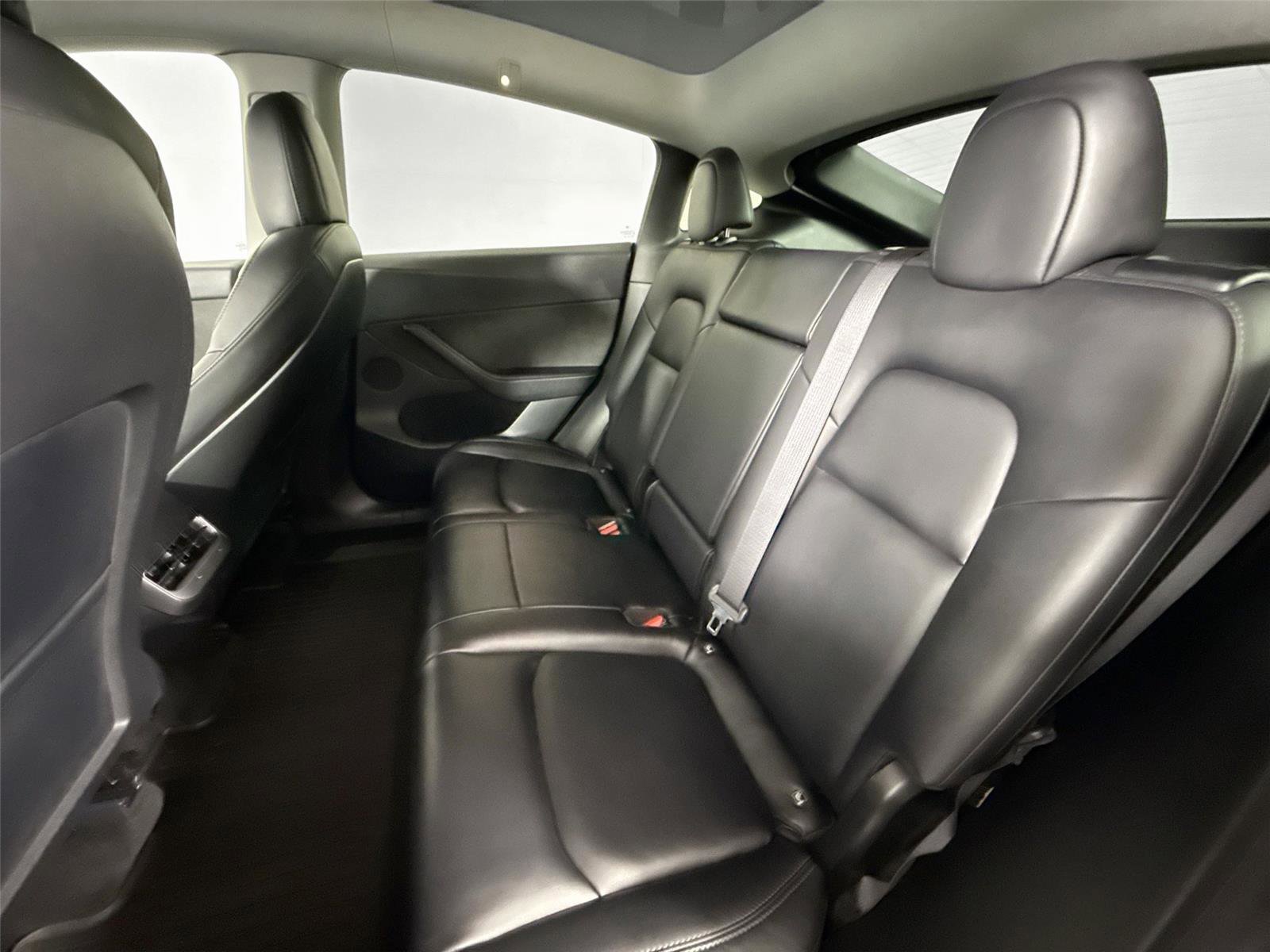 Used 2021 Tesla Model Y Long Range image 27