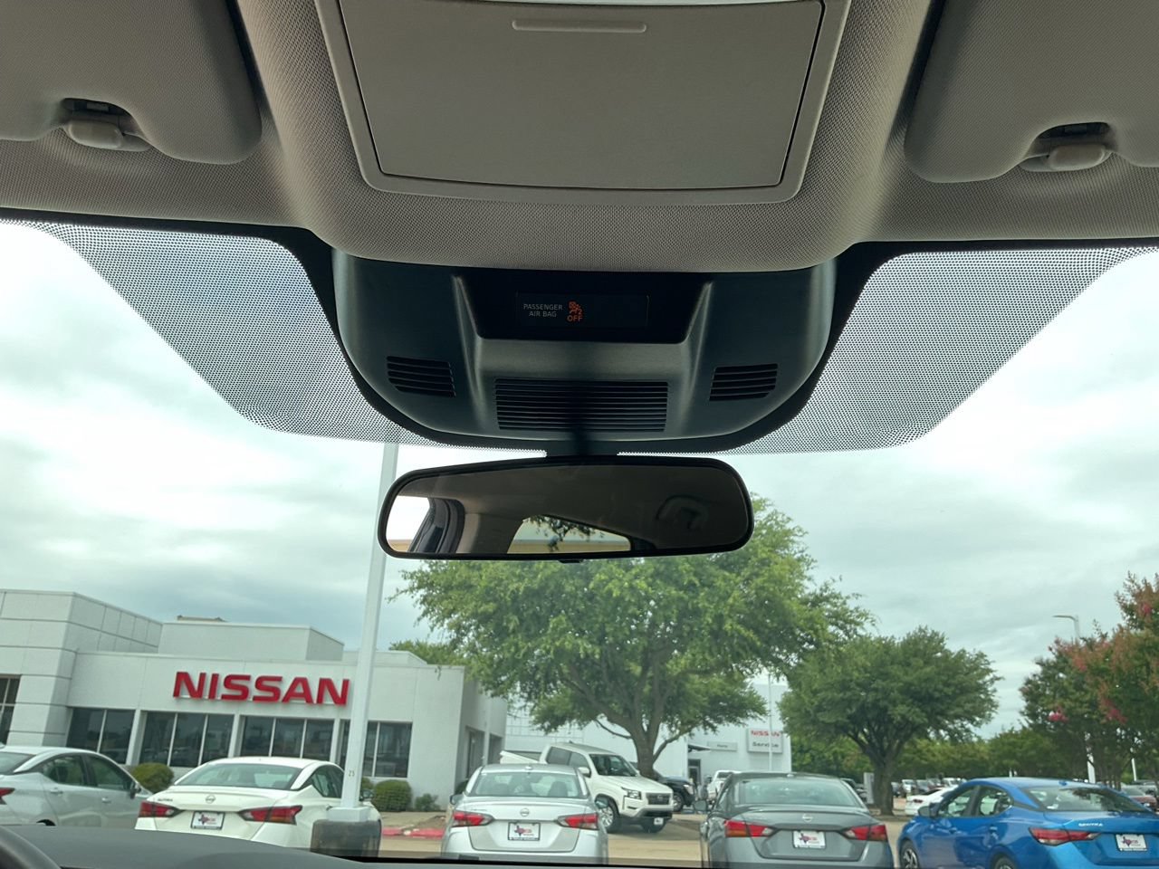 Used 2025 Nissan Rogue SV FWD image 15