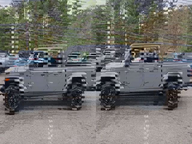 Certified 2022 Jeep Gladiator Sport AWD/4WD image 9