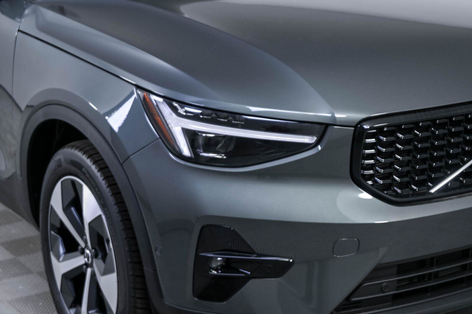 New 2026 Volvo XC40 B5 Plus w/ Climate Package AWD/4WD image 36