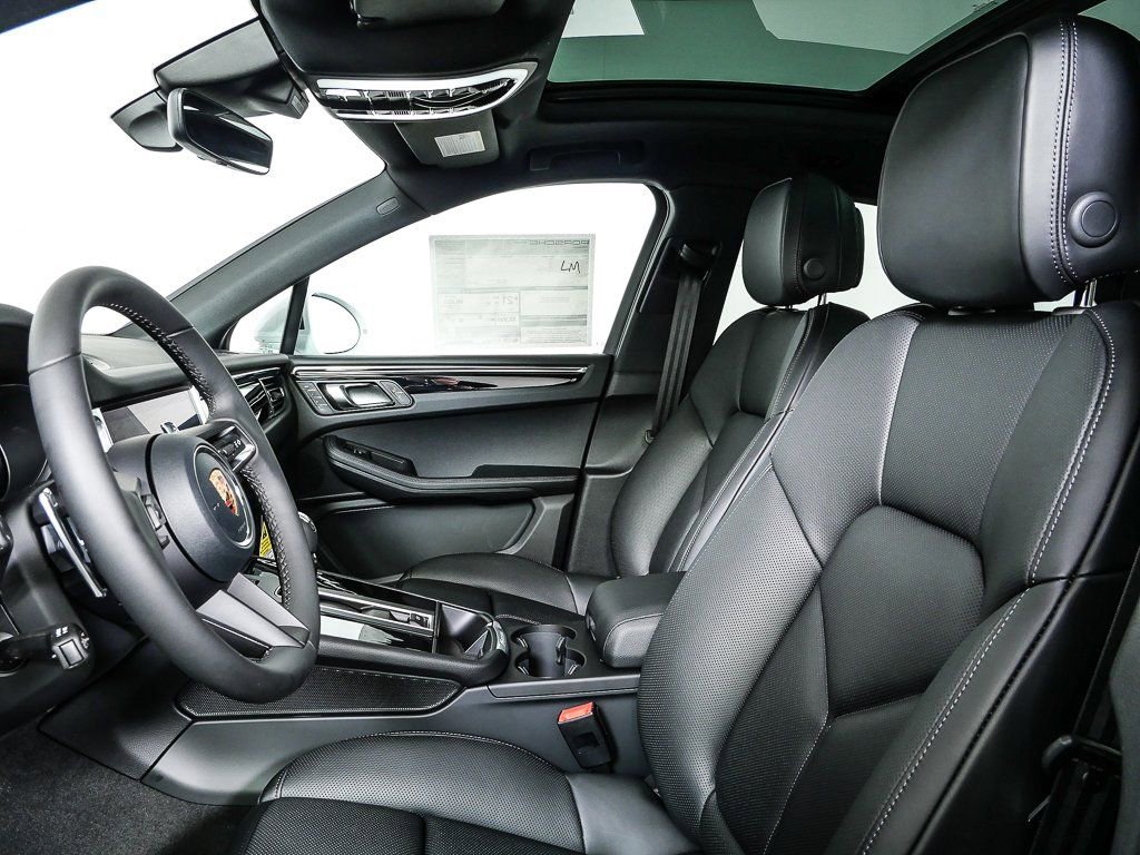 New 2026 Porsche Macan image 5