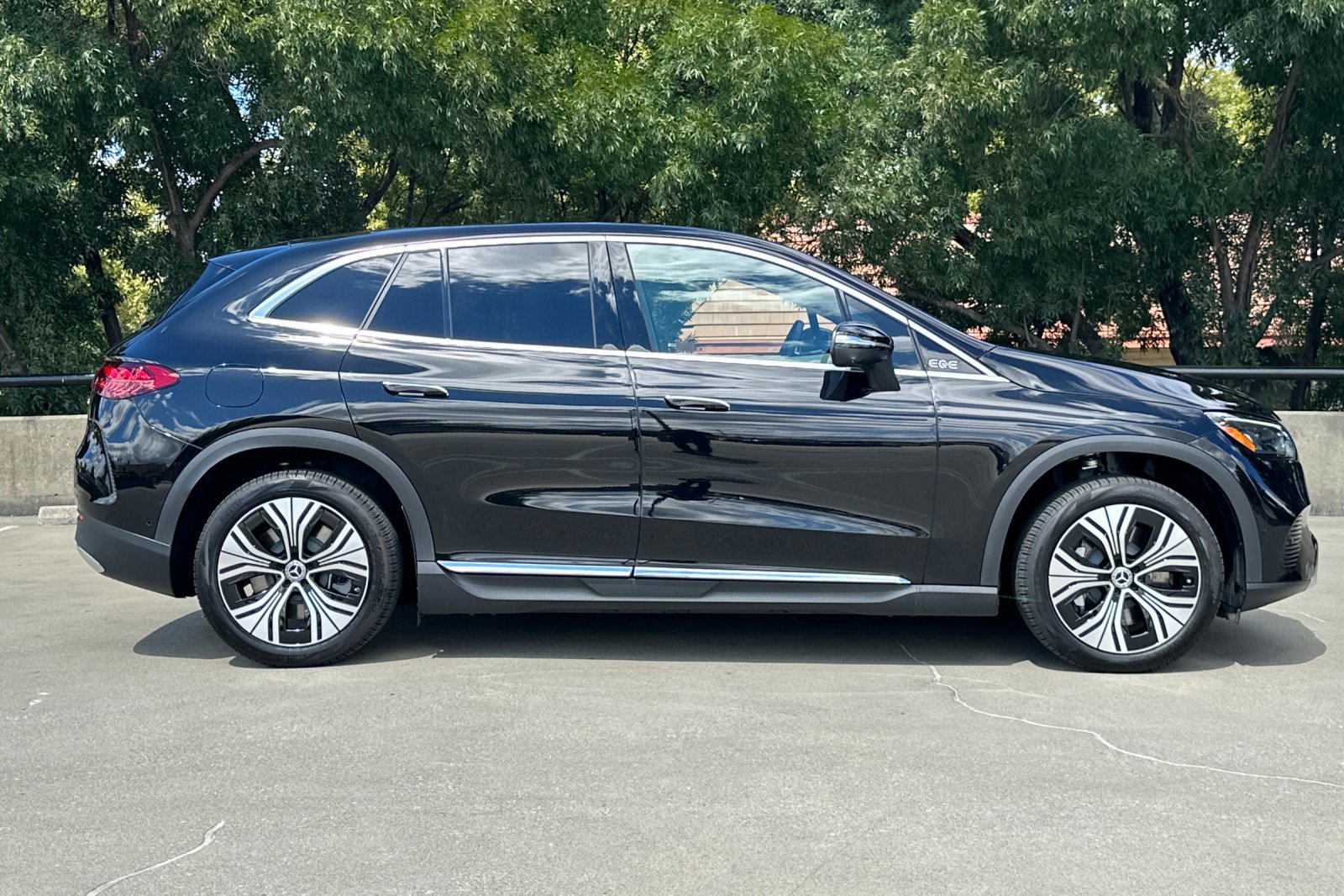 New 2025 Mercedes-Benz EQE 350+ 4MATIC SUV image 8