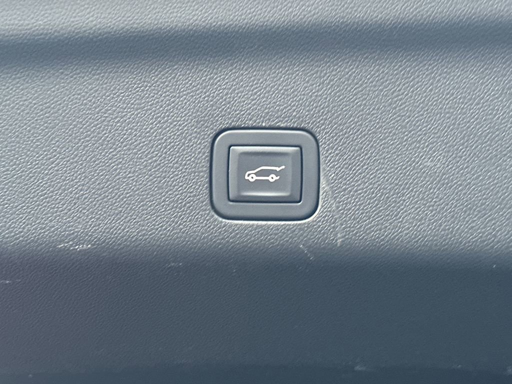 Used 2025 Chevrolet Suburban Z71 image 7