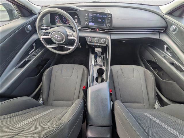 Used 2021 Hyundai Elantra SE image 18