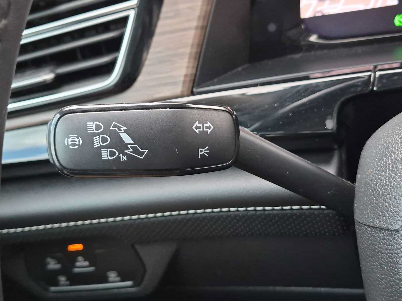 Used 2024 Volkswagen Atlas SEL Premium R-Line AWD/4WD image 29