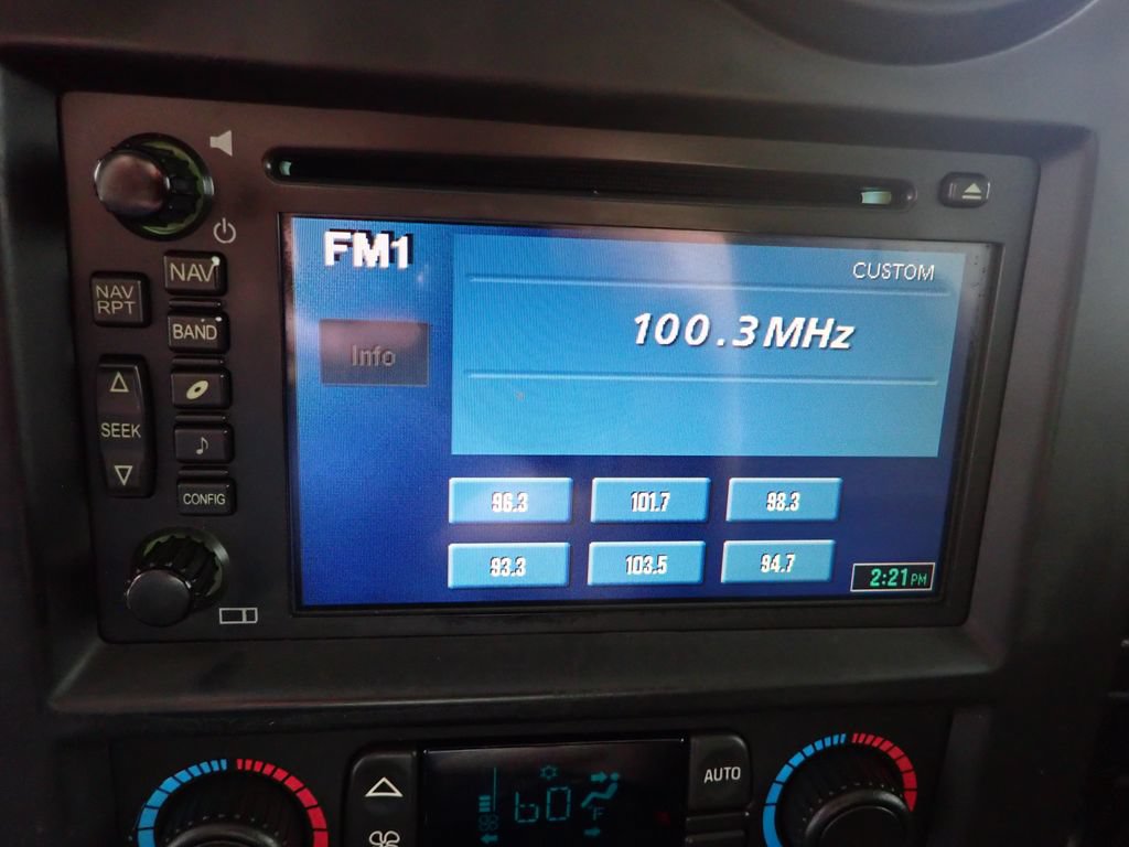 Used 2005 HUMMER H2 SUT w/ Preferred Equipment Group AWD/4WD image 3