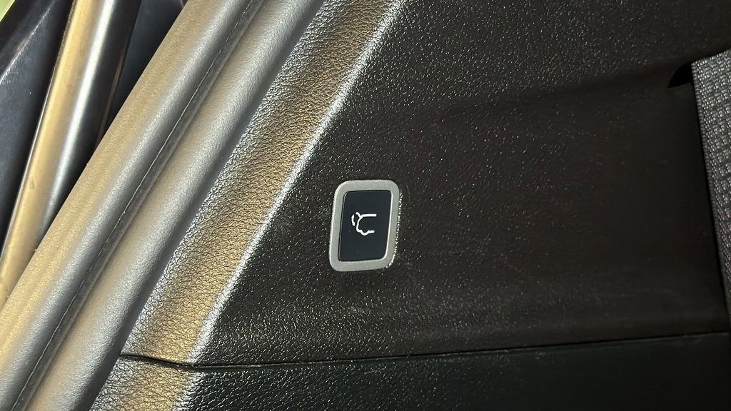 Used 2021 Chrysler Pacifica Pinnacle FWD image 17