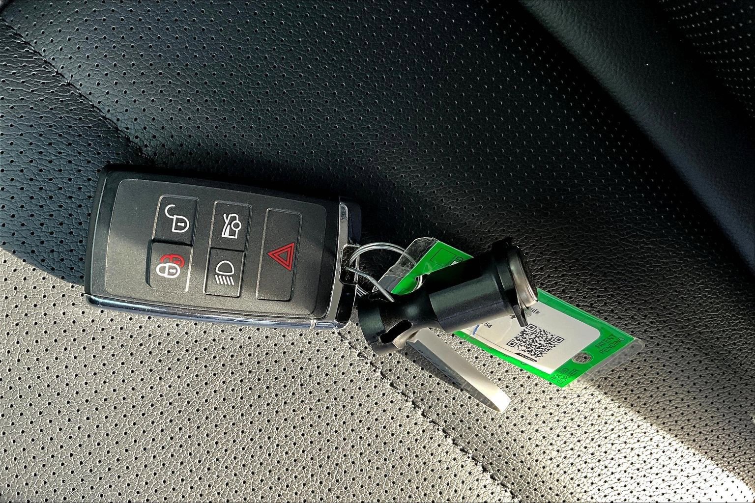 Used 2024 Jaguar XF R-Dynamic SE image 11