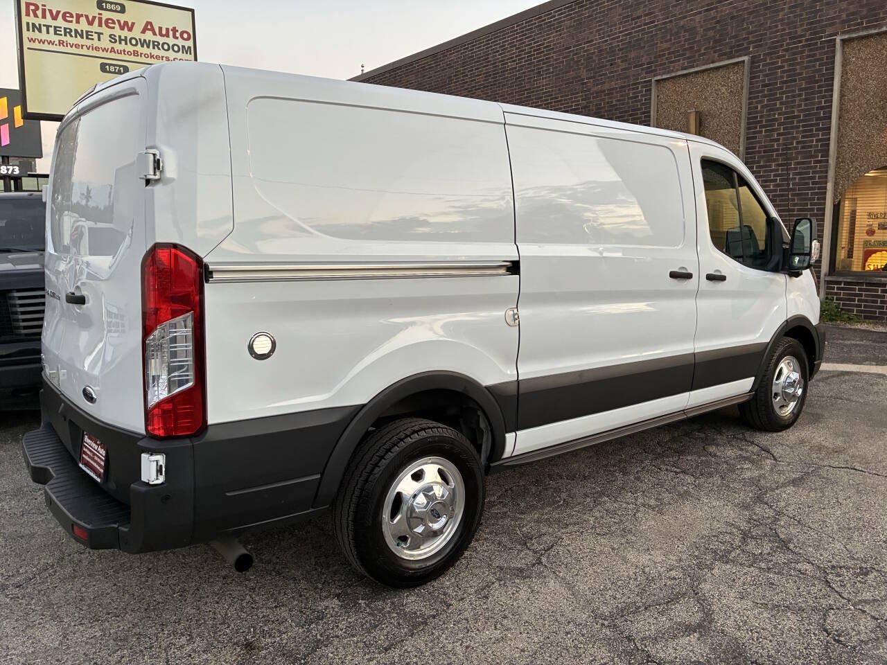 Used 2022 Ford Transit 250 Low Roof AWD image 3