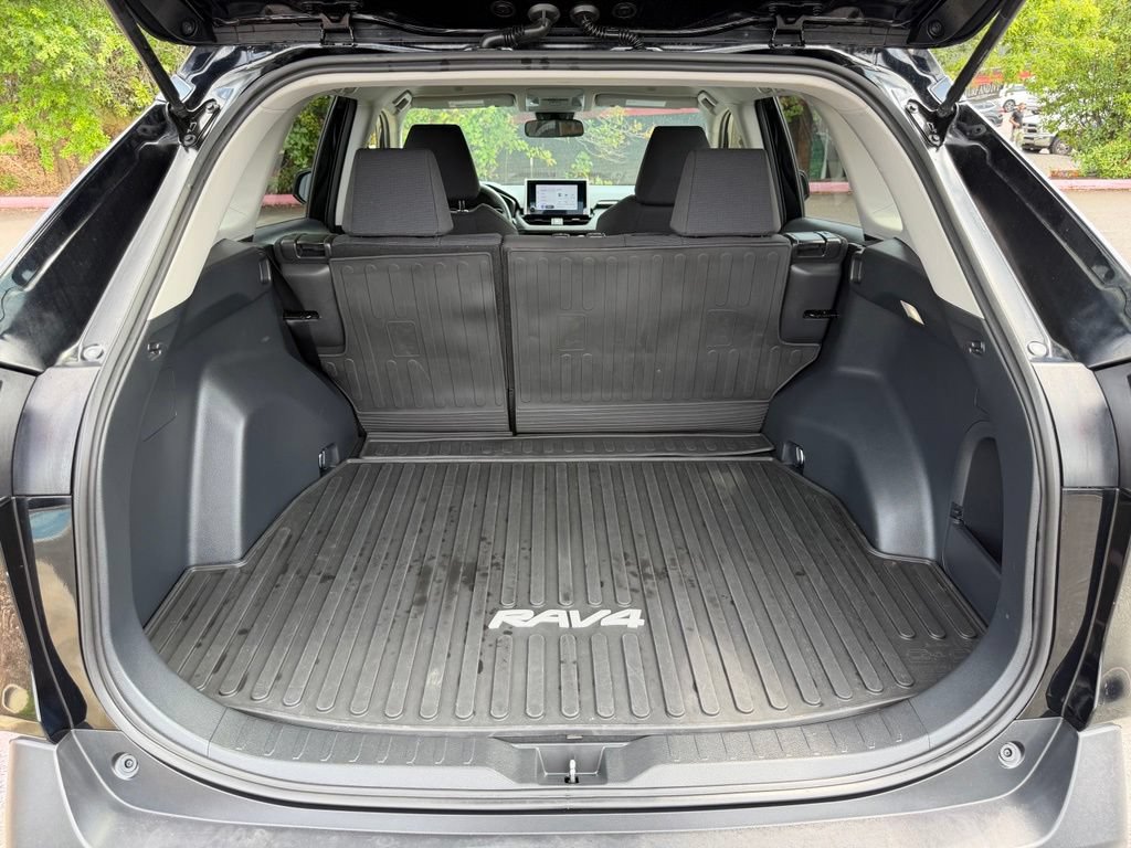 Used 2023 Toyota RAV4 LE AWD/4WD image 10