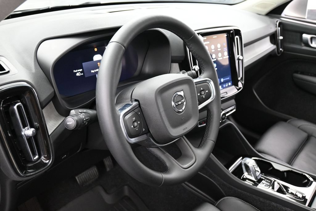 Used 2023 Volvo XC40 B5 Plus w/ Driver Assist Package AWD/4WD image 18