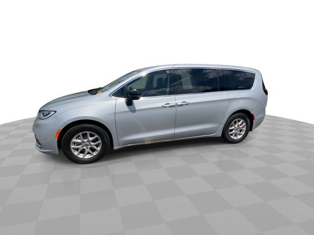 Used 2024 Chrysler Pacifica Touring-L FWD image 7