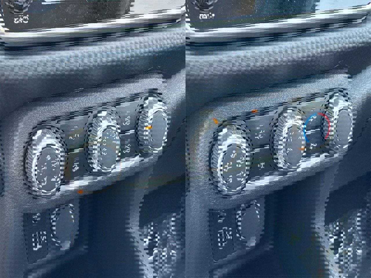 New 2025 Nissan Kicks Play S image 28