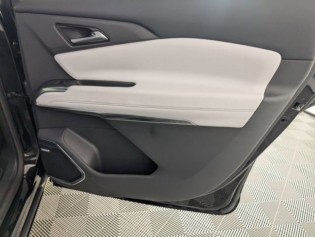 Used 2024 Chevrolet Traverse RS image 33