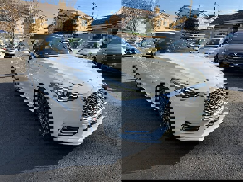 Used 2017 INFINITI Q60 Red Sport 400 image 3