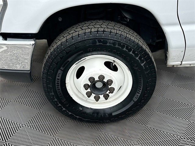 Used 2018 Ford E-350 and Econoline 350 Super Duty image 26