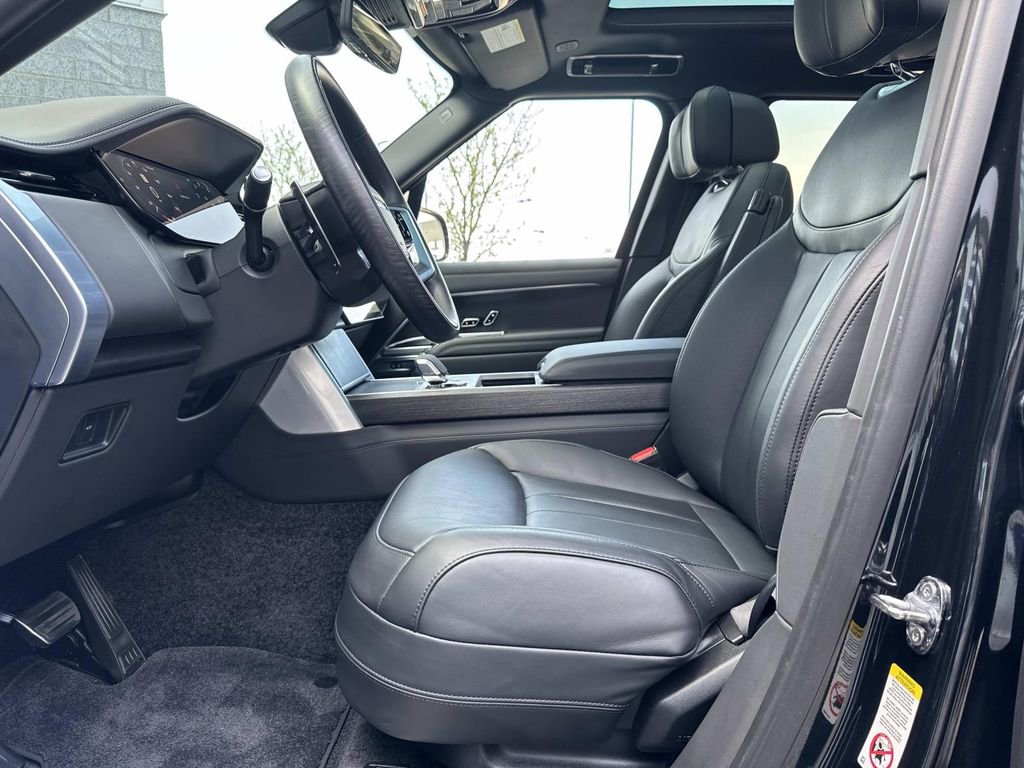 Certified 2025 Land Rover Range Rover Autobiography AWD/4WD image 21