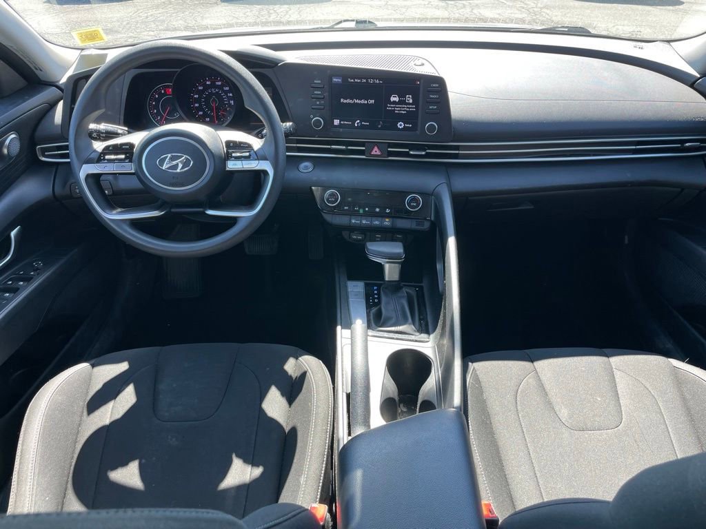 Used 2023 Hyundai Elantra SEL w/ Preferred Accessory Package image 10