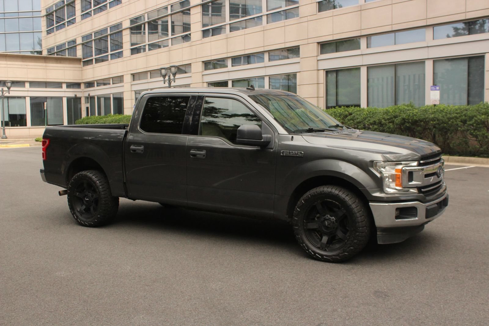 Used 2020 Ford F150 XLT RWD image 2