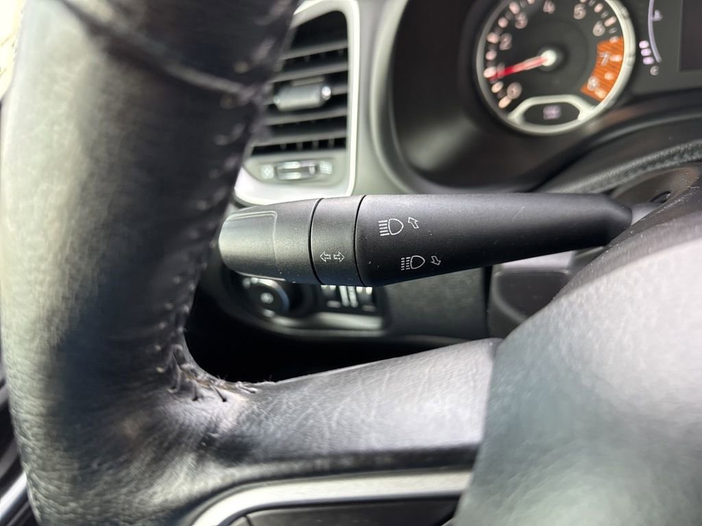 Used 2020 Jeep Renegade Latitude w/ Cold Weather Group image 22