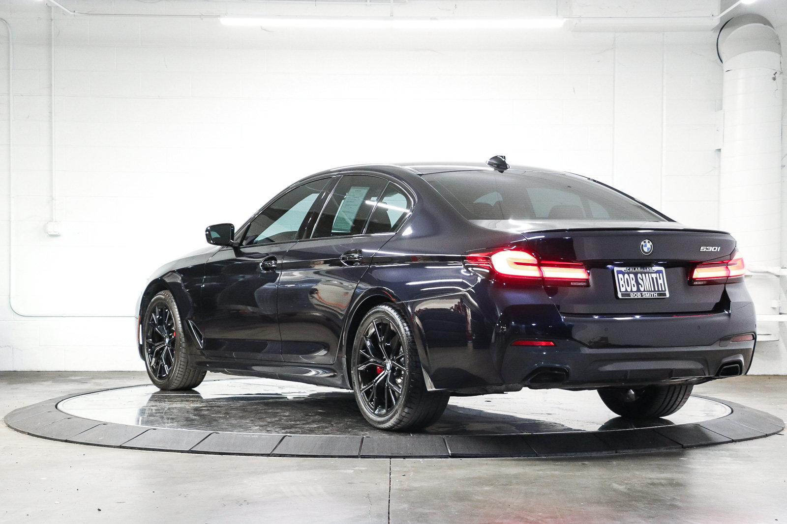Certified 2023 BMW 530i w/ M Sport Package RWD image 4