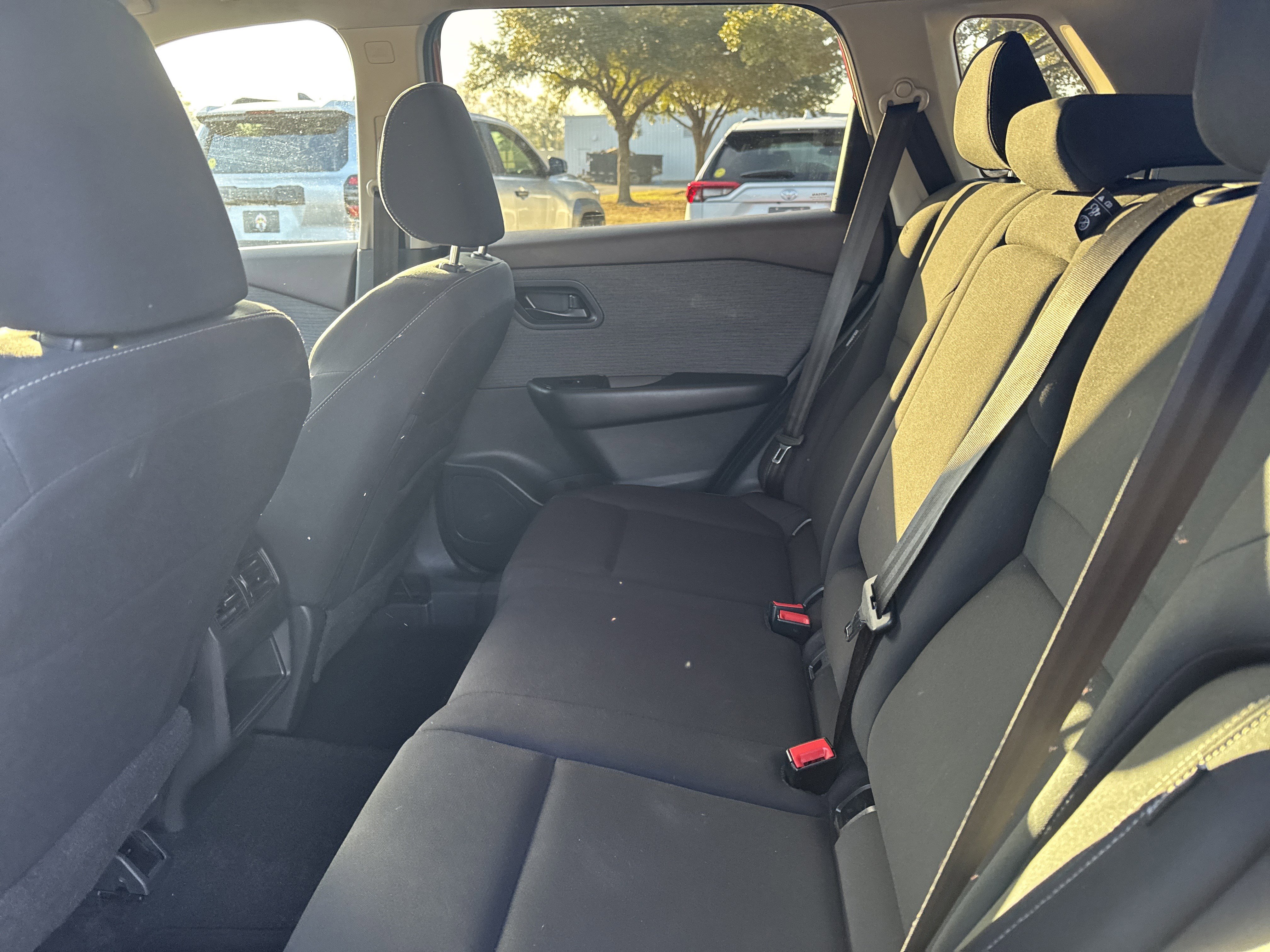 Used 2023 Nissan Rogue S image 23