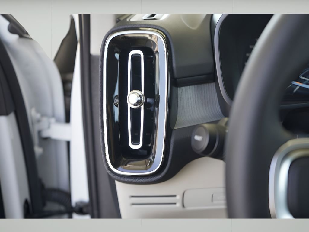 New 2026 Volvo XC40 B5 Ultra w/ Climate Package image 10