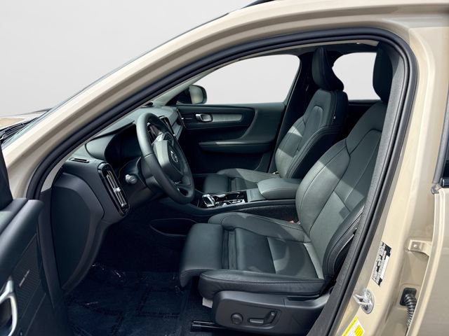 Certified 2025 Volvo XC40 B5 Ultra AWD/4WD image 16
