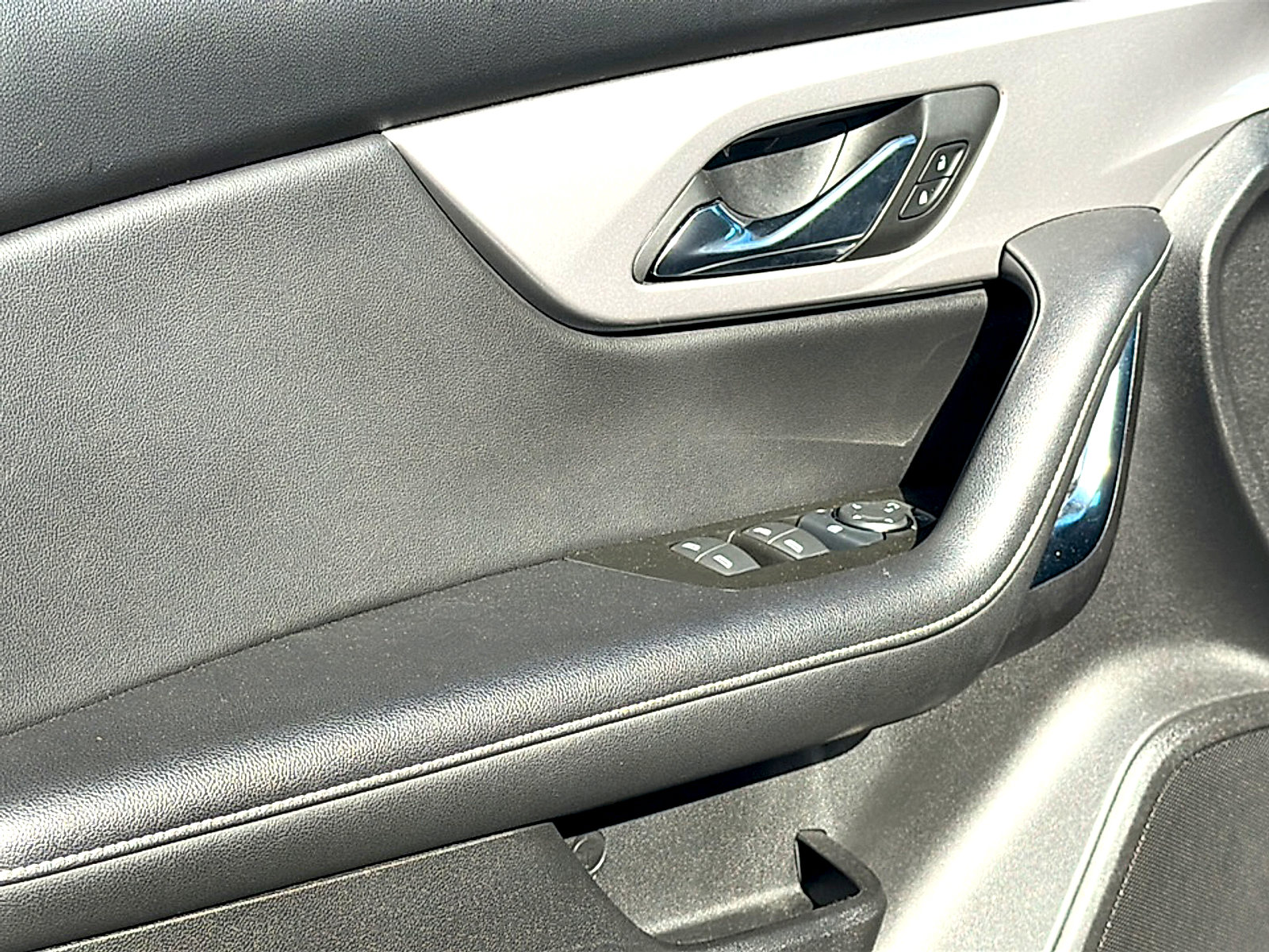 Used 2025 Chevrolet Blazer LT image 16