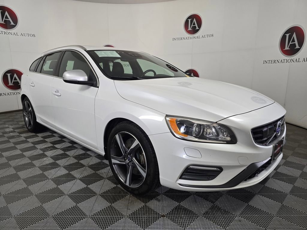 Used 2015 Volvo V60 T6 R-Design Platinum image 1