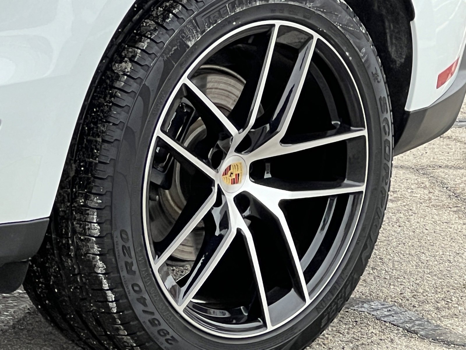 Certified 2025 Porsche Macan image 12