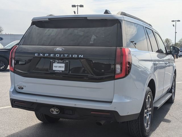 Certified 2025 Ford Expedition Active image 3